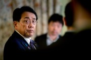 梦见救鸡日本贸易谈判代表赤泽亮正据悉本周考虑返回华盛顿继续谈判